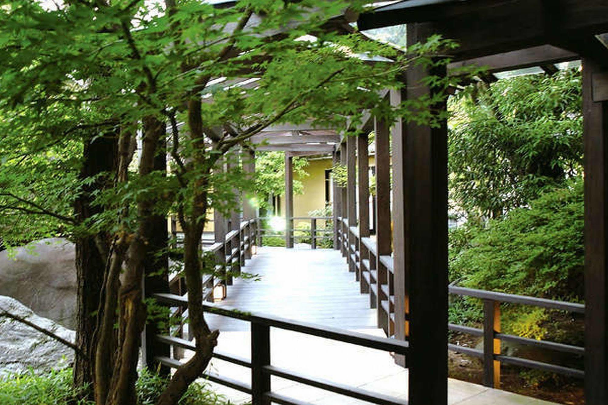 Yuraku Hotel Awara Esterno foto